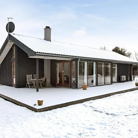 8 Person In Dannemare-by Traum