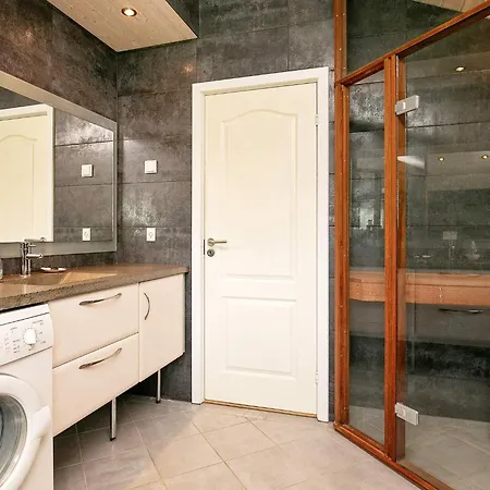 8 Person In Dannemare-by Traum